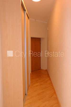 Fasādes māja, renovēta māja, slēgts pagalms, ieeja no ielas, kāpņu telpa pēc kapitālā Rīga - foto 7