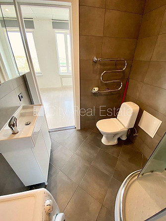 Fasādes māja, renovēta māja, slēgts pagalms, ieeja no ielas, ir lifts, kāpņu telpa pēc Rīga - foto 11