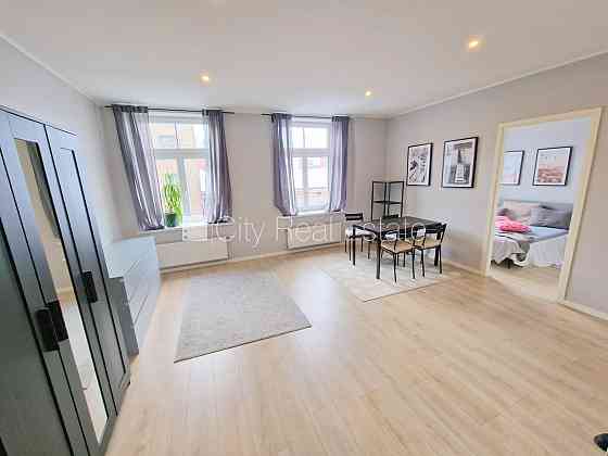 Фасадный дом, реновированный дом, закрытый двор, вход с улицы и со двора, Rīga