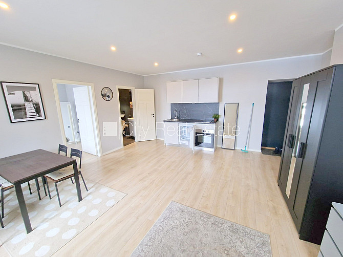 Fasādes māja, renovēta māja, slēgts pagalms, ieeja no ielas un pagalma, kāpņu telpa pēc Rīga - foto 3