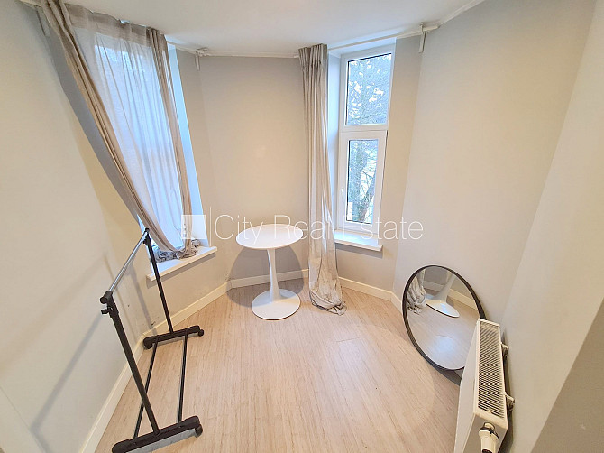 Fasādes māja, renovēta māja, labiekārtots apzaļumots pagalms, slēgts pagalms, ieeja no Rīga - foto 14