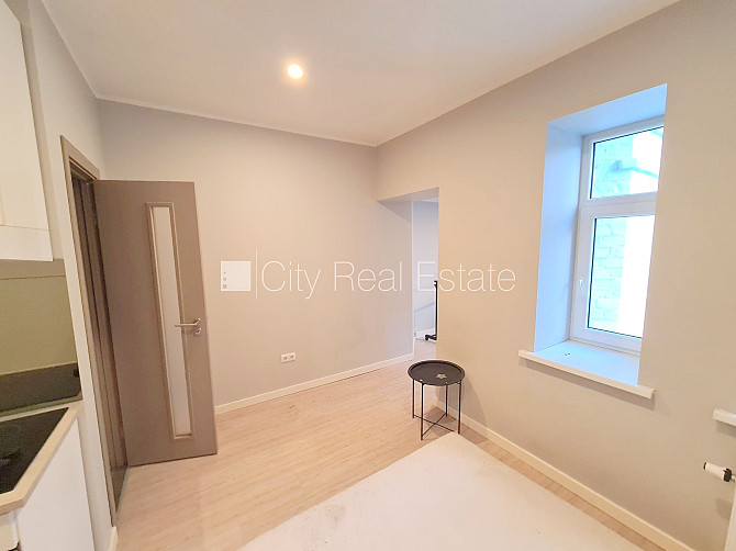 Fasādes māja, renovēta māja, labiekārtots apzaļumots pagalms, slēgts pagalms, ieeja no Rīga - foto 5