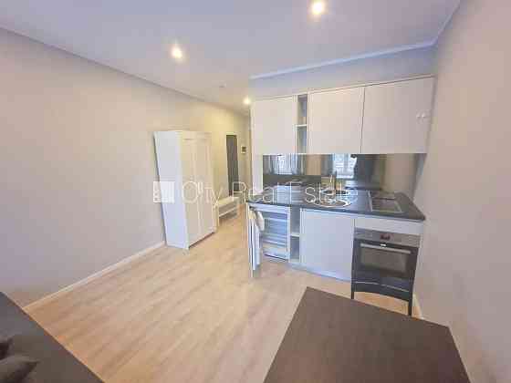 Фасадный дом, реновированный дом, закрытый двор, вход с улицы и со двора, Rīga