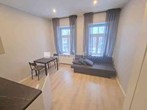 Фасадный дом, реновированный дом, закрытый двор, вход с улицы и со двора, Rīga