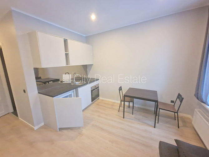 Fasādes māja, renovēta māja, slēgts pagalms, ieeja no ielas un pagalma, kāpņu telpa pēc Rīga - foto 3