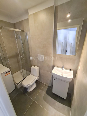 Fasādes māja, renovēta māja, ieeja no ielas, kāpņu telpa pēc kapitālā remonta, logi Rīga - foto 8