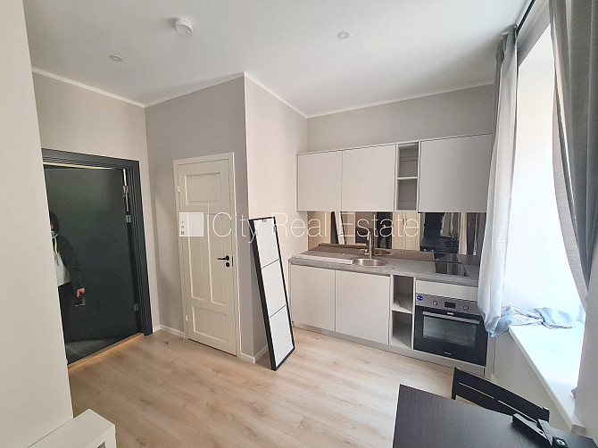 Fasādes māja, renovēta māja, ieeja no ielas, kāpņu telpa pēc kapitālā remonta, logi Rīga - foto 2