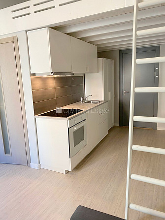 Fasādes māja, renovēta māja, slēgts pagalms, ieeja no ielas, kāpņu telpa pēc kapitālā Rīga - foto 9