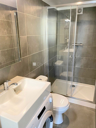 Fasādes māja, renovēta māja, slēgts pagalms, ieeja no ielas, kāpņu telpa pēc kapitālā Rīga - foto 7