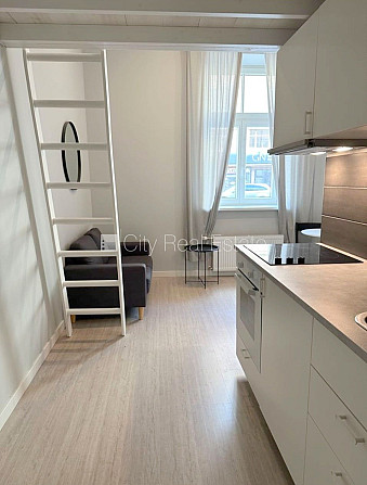 Fasādes māja, renovēta māja, slēgts pagalms, ieeja no ielas, kāpņu telpa pēc kapitālā Rīga - foto 4