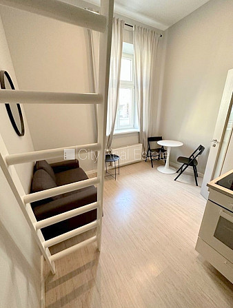 Fasādes māja, renovēta māja, slēgts pagalms, ieeja no ielas, kāpņu telpa pēc kapitālā Rīga - foto 5