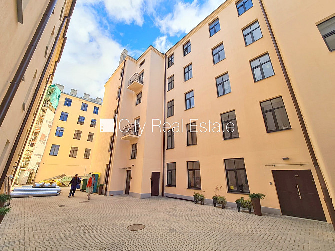 Fasādes māja, renovēta māja, slēgts pagalms, ieeja no ielas un pagalma, kāpņu telpa pēc Rīga - foto 14