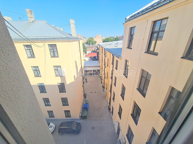 Fasādes māja, renovēta māja, slēgts pagalms, ieeja no ielas un pagalma, kāpņu telpa pēc Rīga - foto 9