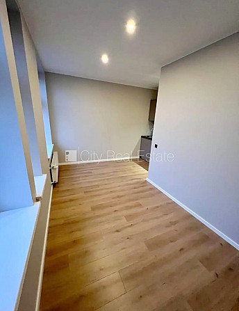 Fasādes māja, renovēta māja, slēgts pagalms, ieeja no pagalma, kāpņu telpa pēc kapitālā Rīga - foto 6