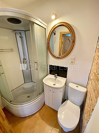 Pagalma ēka, renovēta māja, slēgts pagalms, ieeja no ielas un pagalma, kāpņu telpa pēc Rīga - foto 6