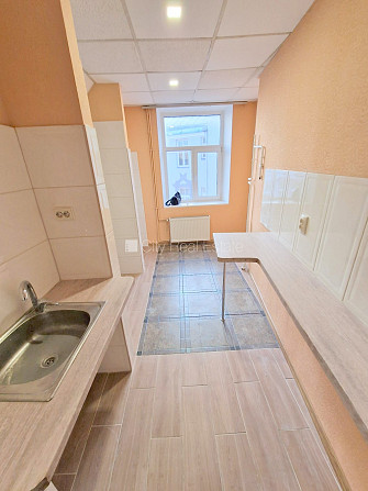 Fasādes māja, renovēta māja, ieeja no ielas, kāpņu telpa pēc kosmētiskā remonta, logi Rīga - foto 15