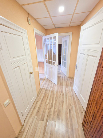 Fasādes māja, renovēta māja, ieeja no ielas, kāpņu telpa pēc kosmētiskā remonta, logi Rīga - foto 5