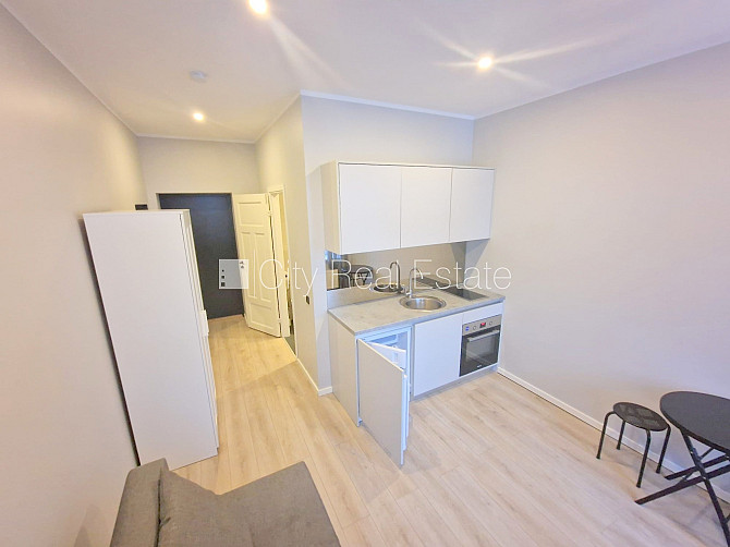 Fasādes māja, renovēta māja, ieeja no ielas, kāpņu telpa pēc kapitālā remonta, logi Rīga - foto 3