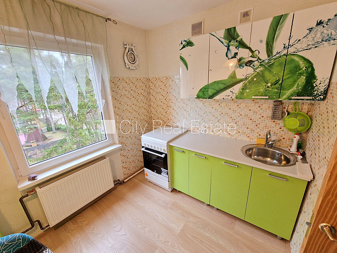 Zeme īpašumā, ieeja no ielas, kāpņu telpa bez remonta, lodžija, logi vērsti mājas abās Jūrmala - foto 7