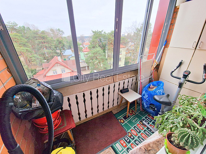 Zeme īpašumā, ieeja no ielas, kāpņu telpa bez remonta, lodžija, logi vērsti mājas abās Jūrmala - foto 17