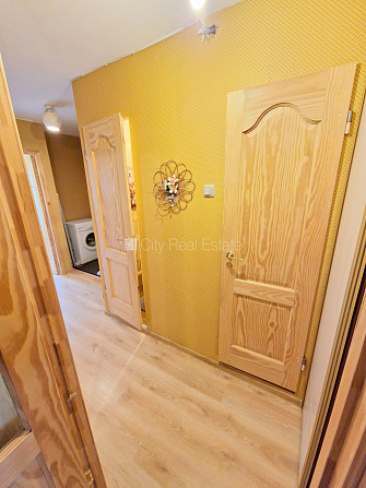 Zeme īpašumā, ieeja no ielas, kāpņu telpa bez remonta, lodžija, logi vērsti mājas abās Jūrmala - foto 19