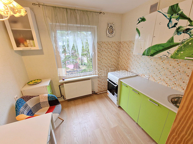 Zeme īpašumā, ieeja no ielas, kāpņu telpa bez remonta, lodžija, logi vērsti mājas abās Jūrmala - foto 6