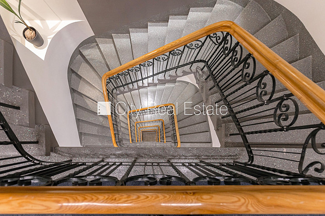 Fasādes māja, renovēta māja, slēgts pagalms, ieeja no ielas un pagalma, ir lifts, kāpņu Rīga - foto 11