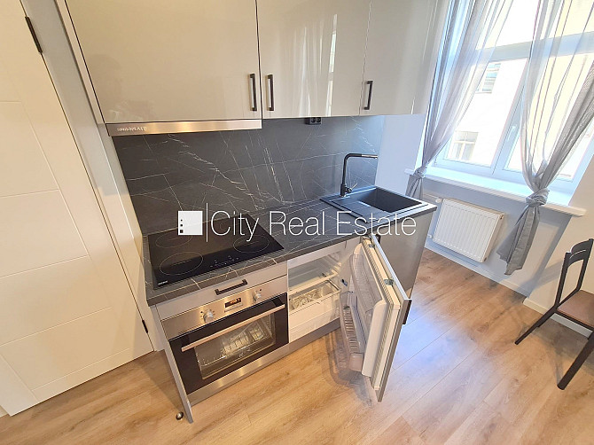 Pagalma ēka, fasādes māja, slēgts pagalms, ieeja no ielas un pagalma, ir lifts, kāpņu telpa Rīga - foto 9