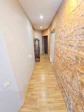 Здание во дворе, реновированный дом, закрытый двор, вход с улицы и со двора, Rīga