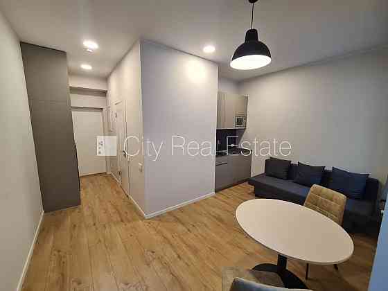 Здание во дворе, реновированный дом, закрытый двор, вход со двора, лифт, Rīga