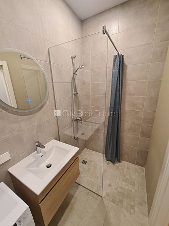 Pagalma ēka, renovēta māja, slēgts pagalms, ieeja no pagalma, ir lifts, kāpņu telpa pēc Rīga - foto 13