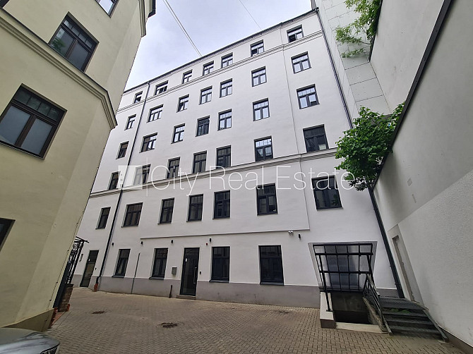 Pagalma ēka, renovēta māja, slēgts pagalms, ieeja no pagalma, ir lifts, kāpņu telpa pēc Rīga - foto 18