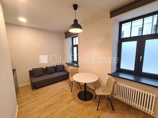 Pagalma ēka, renovēta māja, slēgts pagalms, ieeja no pagalma, ir lifts, kāpņu telpa pēc Rīga - foto 9