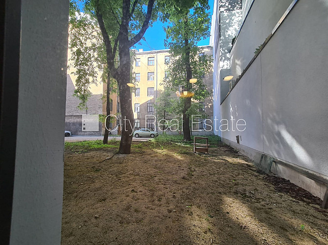 Pagalma ēka, renovēta māja, slēgts pagalms, ieeja no pagalma, ir lifts, kāpņu telpa pēc Rīga - foto 8