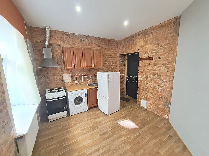 Pagalma ēka, renovēta māja, slēgts pagalms, ieeja no ielas, kāpņu telpa pēc kapitālā Rīga - foto 4