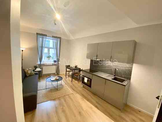 Фасадный дом, реновированный дом, закрытый двор, вход с улицы и со двора, лифт, Rīga