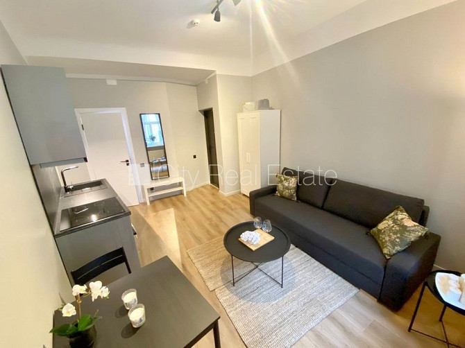 Fasādes māja, renovēta māja, slēgts pagalms, ieeja no ielas un pagalma, ir lifts, kāpņu Rīga - foto 1