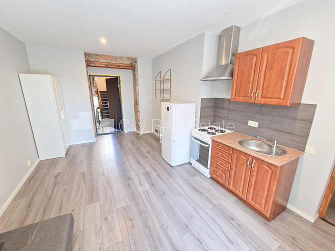 Fasādes māja, renovēta māja, labiekārtots apzaļumots pagalms, slēgts pagalms, ieeja no ielas Rīga - foto 5