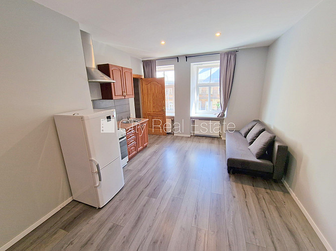 Fasādes māja, renovēta māja, labiekārtots apzaļumots pagalms, slēgts pagalms, ieeja no ielas Rīga - foto 3