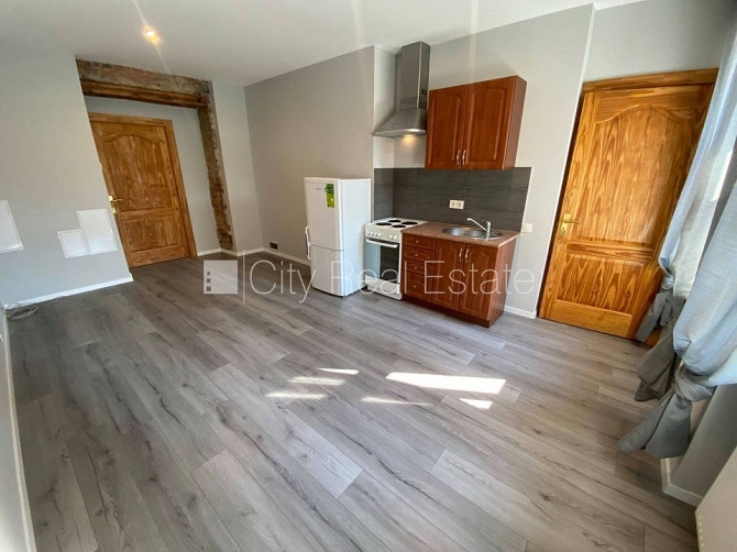 Fasādes māja, renovēta māja, labiekārtots apzaļumots pagalms, slēgts pagalms, ieeja no ielas Rīga - foto 8