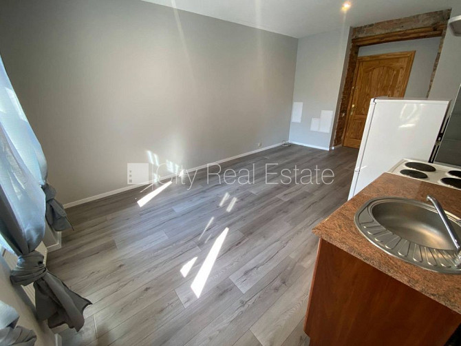 Fasādes māja, renovēta māja, labiekārtots apzaļumots pagalms, slēgts pagalms, ieeja no ielas Rīga - foto 7