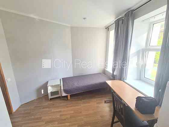 Здание во дворе, реновированный дом, закрытый двор, вход с улицы и со двора, Rīga