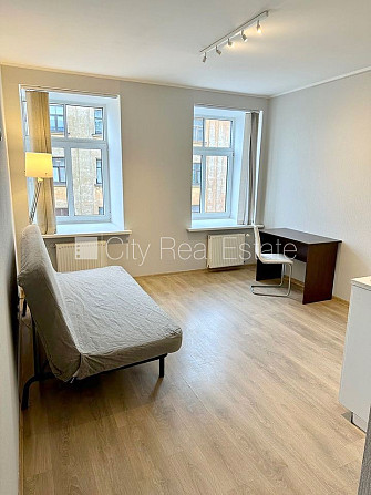 Fasādes māja, renovēta māja, ieeja no ielas un pagalma, kāpņu telpa pēc kosmētiskā Rīga - foto 1