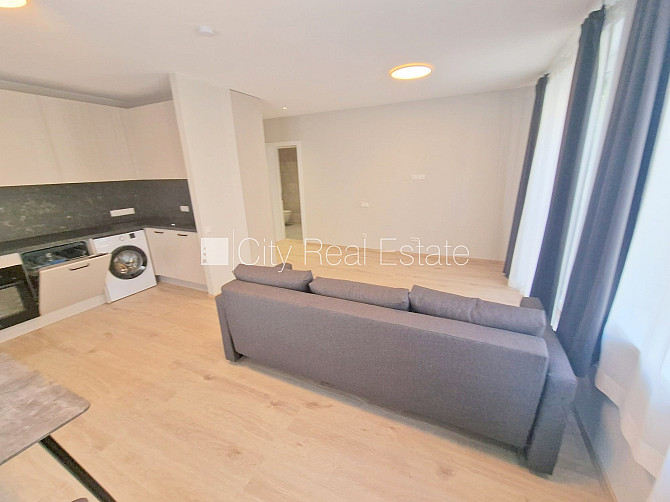 Fasādes māja, renovēta māja, slēgts pagalms, iežogota teritorija, vieta automašīnai, ieeja Rīga - foto 7