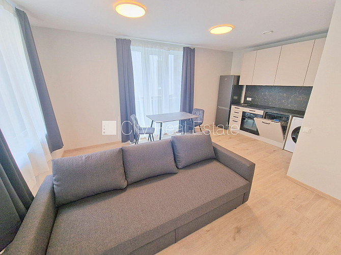 Fasādes māja, renovēta māja, slēgts pagalms, iežogota teritorija, vieta automašīnai, ieeja Rīga - foto 1