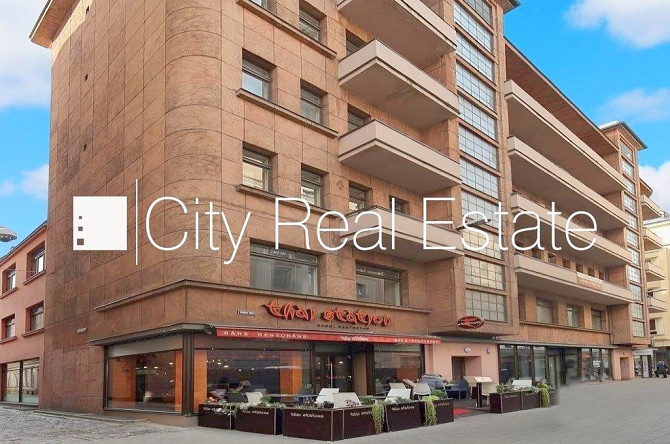 Fasādes māja, ieeja no ielas, ir lifts, kāpņu telpa pēc kosmētiskā remonta, logi vērsti uz Rīga - foto 8