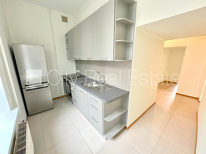 Pagalma māja, bruģēts piebraucamais ceļš, slēgts pagalms, vieta automašīnai, apsargāts Rīga - foto 1