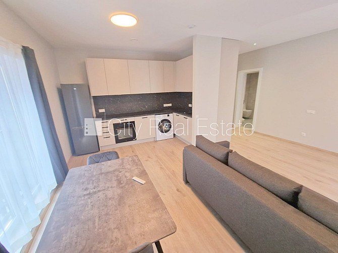 Fasādes māja, renovēta māja, slēgts pagalms, iežogota teritorija, vieta automašīnai, Rīga - foto 1