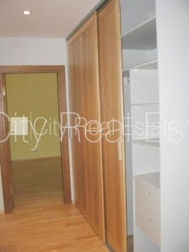 Projekts - Skolas 9, fasādes māja, renovēta māja, apsargāta teritorija, ieeja no ielas un Rīga - foto 18