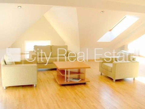 Projekts - Skolas 9, fasādes māja, renovēta māja, apsargāta teritorija, ieeja no ielas un Rīga - foto 1